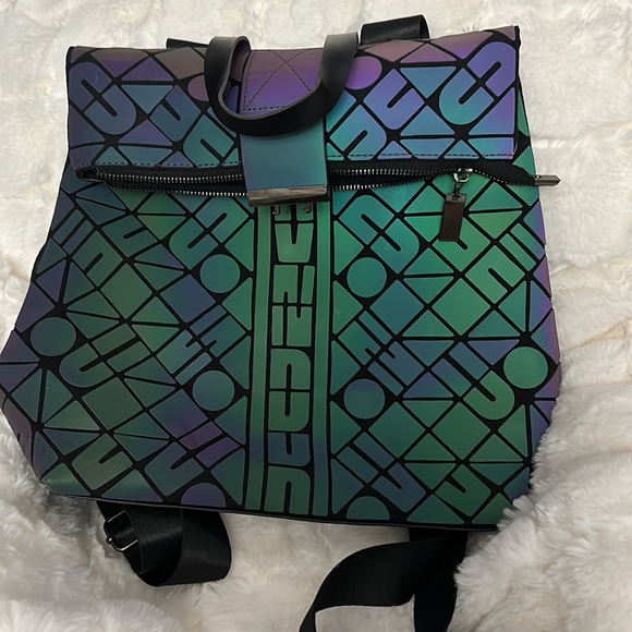 Holographic Backpack Geometric Luminous Reflective Irredescent Lg Rainbow Purse. - Picture 2 of 5
